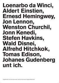 Ein weißes Plakat mit einer schlichten, schwarzen Aufschrift: Loenarbo da Winci, Aldert Einstien, Ernesd Hemingwey, Jon Lennon, Wenston Churchil, Jonn Kenedi, Stefen Havkins, Wald Disnei, Alfrehd Hitchkok, Tomas Edison, Johanes Gudenberg unt ich.