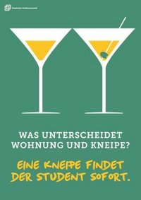 Zwei Martinigläser, darunter der Schriftzug "Was unterscheidet Wohnung und Kneipe? die Kneipe findet der Student sofort."