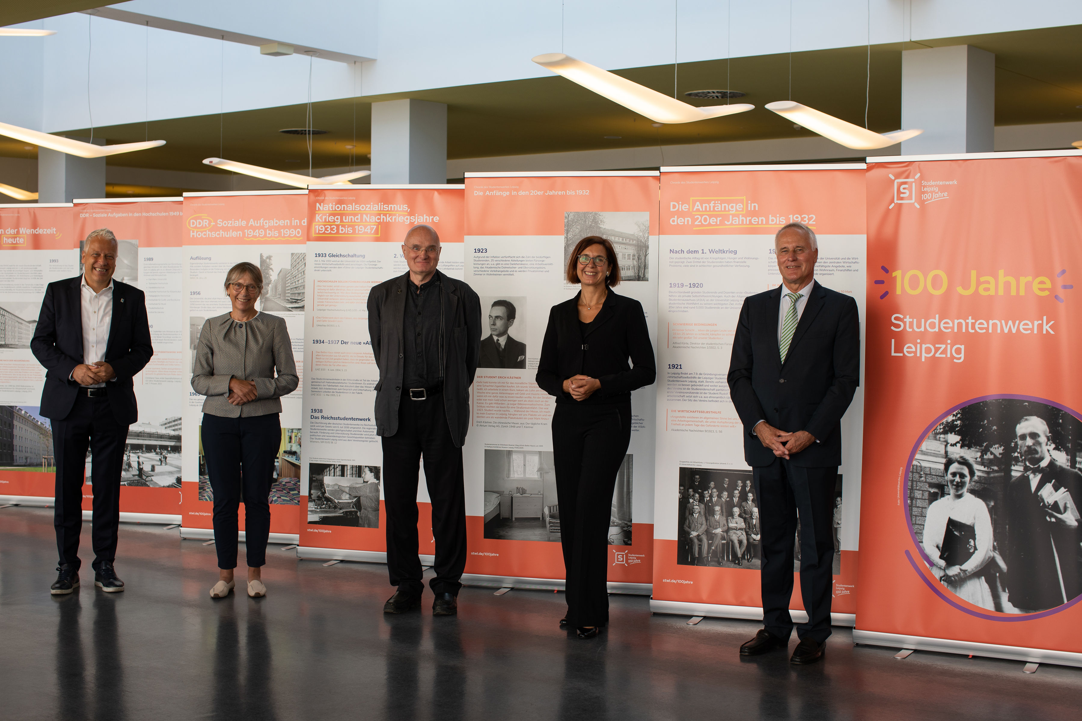 Mario Busch, Vertreter der Wirtschaft im Verwaltungsrat des STWL;  Andrea Franke, Staatssekretärin des Sächsischen Staatsministeriums für Wissenschaft, Kultur und Tourismus; Prof. Dr. Ulrich Brieler, Vertreter der Stadt Leipzig im Verwaltungsrat des STWL; Dr. Andrea Diekhof, Geschäftsführerin des Studentenwerks Leipzig; Achim Meyer auf der Heyde, Generalsekretär DSW; © Christina Wille