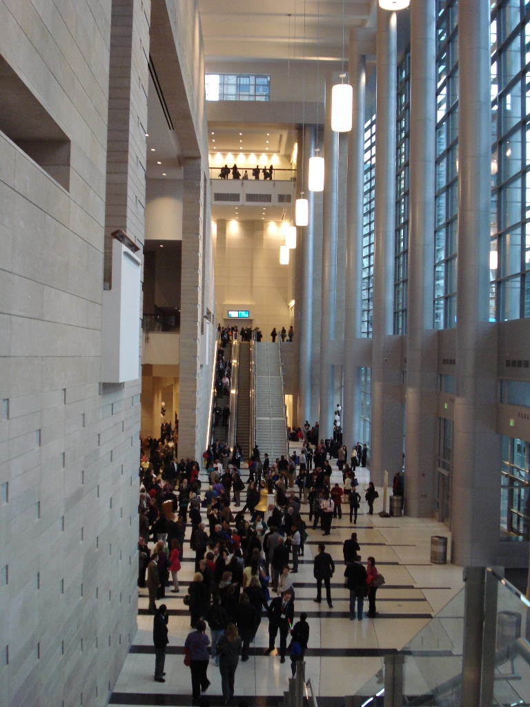 A view of a big entrance hall with several people.